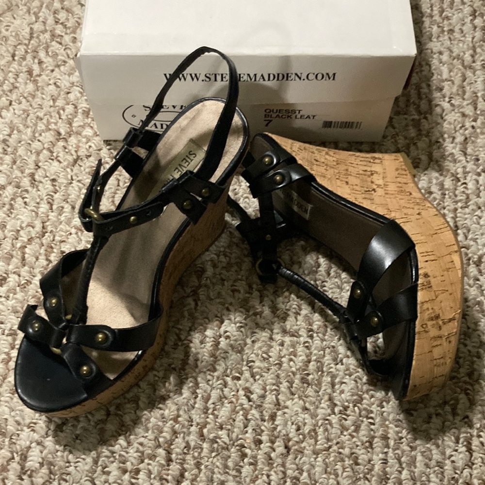 Steve Madden Quest black leather wedges sandals shoes sz 7